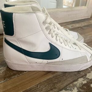 Nike Blazer Mid '77 Shoes